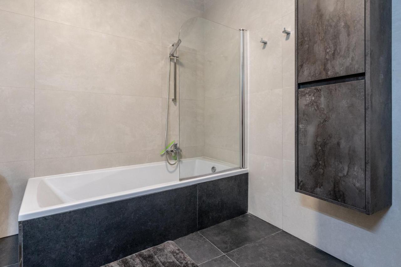Brand New 3Br Apartment Close To All Amenities セント・ポールズ・ベイ エクステリア 写真