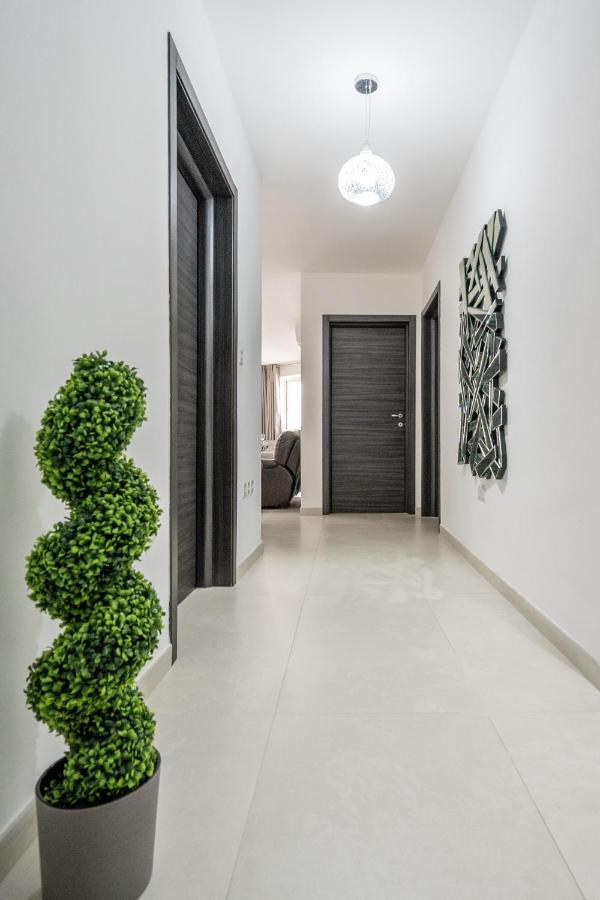 Brand New 3Br Apartment Close To All Amenities セント・ポールズ・ベイ エクステリア 写真